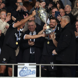 Η απονομή της κούπας στην υπέρ-πρωταθλήτρια της Super League 2, Καλαμάτα (video)