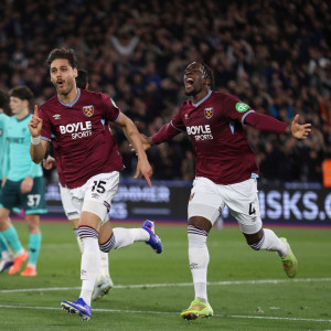 Με σούπερ Μαυροπάνο η Γουέστ Χαμ διέλυσε τη Γουλβς στον «τελικό» παραμονής