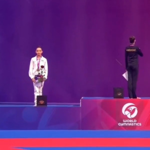 Σάλος στη Σόφια με 15χρονη Ρωσίδα αθλήτρια που γύρισε την πλάτη στην ουκρανική σημαία