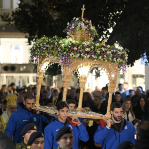 Διεθνείς της εθνικής ομάδας πόλο σήκωσαν τον Επιτάφιο στην Αλεξανδρούπολη (photos)