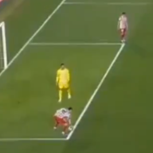 Η φάση που «φωνάζει» η Μπαρτσελόνα για κόκκινη κάρτα και πέναλτι (video)