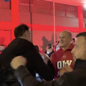 Αποθέωση στο ΣΕΦ για το διπλό του Ολυμπιακού στο ΟΑΚΑ - Παρών και ο Γιώργος Αγγελόπουλος