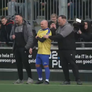 Τι κι αν τον πήραν τα χρόνια (και πήρε και κιλάκια) - Ο Σνάιντερ επέστρεψε στο ποδόσφαιρο σε ομάδα - έκπληξη