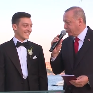 Οζίλ σε mode… billionaire: Ζει σε έπαυλη-όνειρο με γείτονα τον Ερντογάν