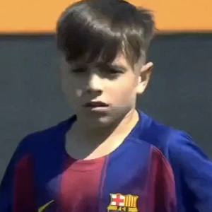 Είναι 12 χρόνων, γιος παλαίμαχου ποδοσφαιριστή και τρελαίνει κόσμο στη «Μασία»