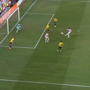 Αμυντική ανισορροπία για την ΑΕΚ, ο Ακομάς με σουτ στην κίνηση το 1-0 (video)