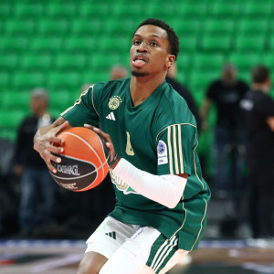 Με 9 παίκτες η άφιξη της αποστολής του Παναθηναϊκού στο «T Center» - Το βίντεο του Athletiko