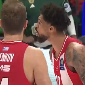 Η διχογνωμία του Ντόρσεϊ με τον Μπαρτζώκα για μια λάθος κατοχή (video)