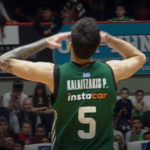 Τρομερή φάση: O Καλαΐτζάκης πέτυχε ένα τρίποντο με τη βοήθεια... των ουρανών και τους ευχαρίστησε (video)