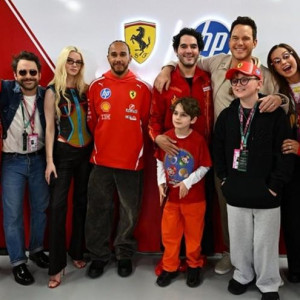 Από το Χόλιγουντ στη Σουζούκα: Το καστ του «The Super Mario» στο grand prix της Ιαπωνίας (video)