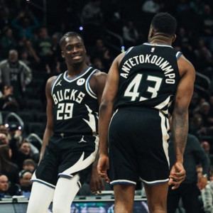 Η συνεργασία που «τρέλανε» τους Μπακς: Ο Άλεξ «σέρβιρε» στον Θανάση Αντετοικούνμπο και ο Γιάννης τρελάθηκε! (video)