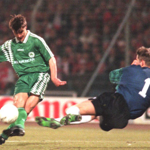 Τριάντα χρόνια πριν: Πως ζήσαμε το ιστορικό γκολ του Βαζέχα στο Άμστερνταμ