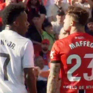 «Αναζωπυρώθηκε» η κόντρα του Βινίσιους με τον Μαφέο: «Θα σε σκοτώσω» (video)