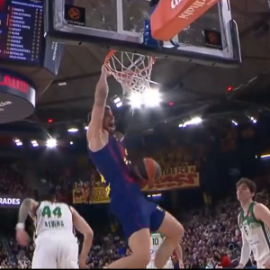 Το επιβλητικό κάρφωμα του Γουίλι Ερνανγκόμεθ κόντρα στον Παναθηναϊκό (video)