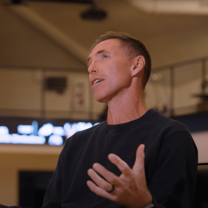 Δριμεία κριτική του Στιβ Νας στο αναπτυξιακό σύστημα των ΗΠΑ: «Πληρώνεις για να... παίξεις»