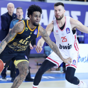 Οι 12άδες ΑΕΚ και Ολυμπιακού στο παιχνίδι της Sunel Arena