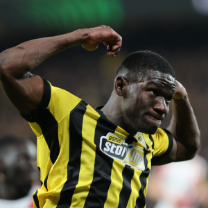 Άπιαστη κεφαλιά του Ζίνι για το 3-0 της ΑΕΚ στη καυτή Νέα Φιλαδέλφεια (video)