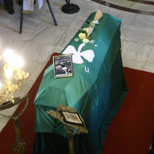 Ρίγη συγκίνησης στο «τελευταίο αντίο» του Γιώργου Γονιού - Κηδεύτηκε με τη σημαία του Παναθηναϊκού