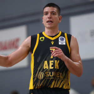 Ο Δημήτρης Φλιώνης στο Athletiko: «Η ΑΕΚ έχει πολύ ταλέντο, δεν σκεφτόμαστε ακόμα τη Μάλαγα»