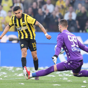 Ο Πινέδα έκλεψε και πλάσαρε ιδανικά για το 3-0 της ΑΕΚ (video)