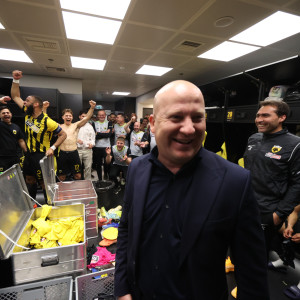 Ο άνθρωπος δίπλα στον Νίκολιτς που δεν πήρε χαμπάρι κανείς