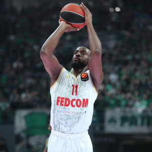 Ο Ντιαλό παρέλαβε το βραβείο του κορυφαίου αμυντικού της EuroLeague (video)