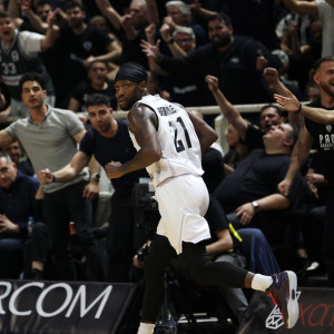 Η μυθική εμφάνιση του Πάτρικ Μπέβερλι που «υπέγραψε» τη νίκη του ΠΑΟΚ κόντρα στη Μπιλμπάο (video)