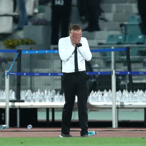 Εδώ στη ρωγμή του χρόνου