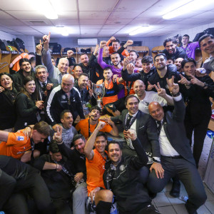 Το ξέφρενο πάρτι των ανθρώπων του ΟΦΗ στα αποδυτήρια του Πανθεσσαλικού (photos)