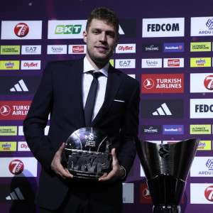 Μόνo αυτός κι ο Πάρκερ: Βεζένκοφ, ο δεύτερος στην ιστορία της EuroLeague με δύο βραβεία MVP