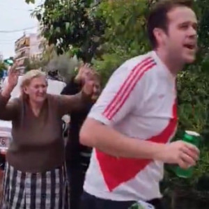 Απίθανο: Γιαγιάδες έγιναν... σύνθημα στα χείλη των οπαδών της Ράγιο (video)