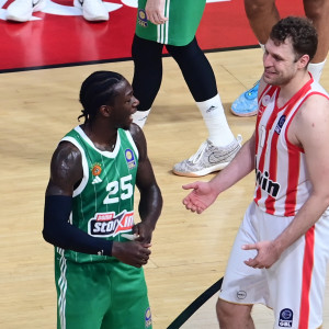 «Καρφιά» Ναν για Βεζένκοφ: «Παίρνει βοήθεια απ' τους "πορτοκαλί"...»