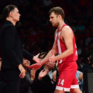 «Για τον Βεζένκοφ πρέπει να δώσουμε τα εύσημα στον Μπαρτζώκα»