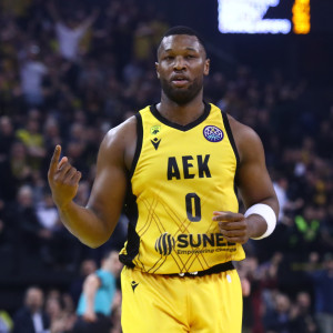 Εμφάνιση και νοοτροπία MVP: Ο Γκρέι «νίκησε» τον πόνο και έδωσε τόνο πρόκρισης στην ΑΕΚ