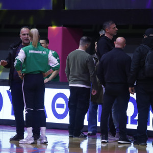 Η στιγμή της αποχώρησης του Παναθηναϊκού στο ημίχρονο του πρώτου τελικού με τον Αθηναϊκό (video)