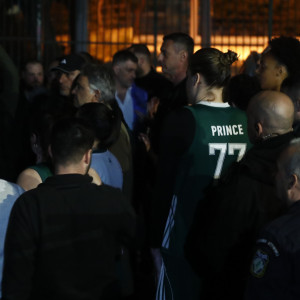 Αποθέωση των φίλων του Παναθηναϊκού για τις παίκτριες μετά τη διακοπή του αγώνα με τον Αθηναϊκό (video)