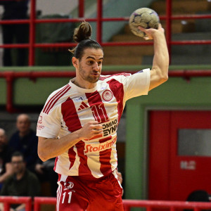 Ο Ολυμπιακός «λύγισε» τον Ιωνικό και έκανε το πρώτο βήμα για τον τελικό της Handball Premier