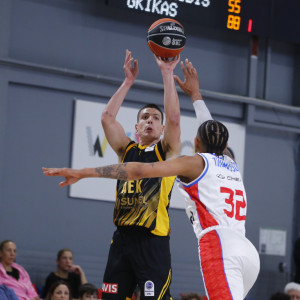 Η επιβλητική ΑΕΚ πέρασε από τη Γλυφάδα και... βούλιαξε τον Πανιώνιο