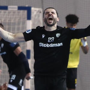 Ο ΠΑΟΚ ισοφάρισε τη σειρά με την ΑΕΚ και έστειλε την πρόκριση στους τελικούς σε τρίτο ματς