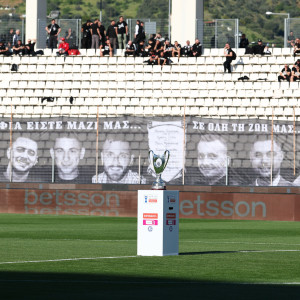 «Αδέρφια είστε μαζί μας...» - Το πανό των οπαδών του ΠΑΟΚ για τα θύματα του δυστυχήματος στη Ρουμανία (photo)