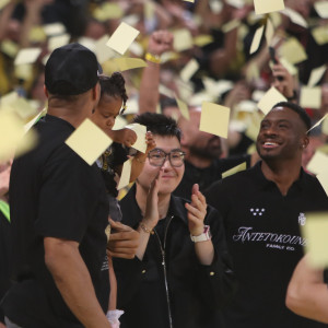 Σιάο και Αντετοκούμπο έμειναν άφωνοι με την ατμόσφαιρα στο Παλέ (video)