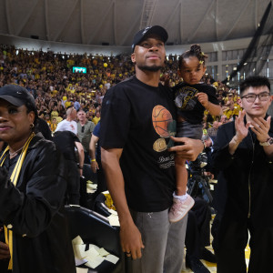 Αντετοκούνμπο για την ατμόσφαιρα στο Παλέ: «Δεν περίμενα αυτή την υποδοχή, είναι απίστευτο» (video)