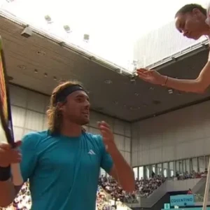 Τα έβαλε και με την διαιτητή ο Τσιτσιπάς: «Μου αφαιρείς τον πόντο για βλακεία»