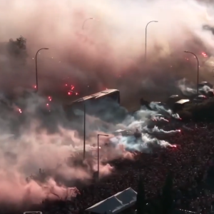 Πανζουρλισμός έξω από το Μετροπολιτάνο στην άφιξη της Ατλέτικο πριν το ματς με τη Μπαρτσελόνα (video)