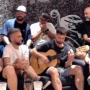 Κάποτε κόστισε 7.5 εκατομμύρια στον Ολυμπιακό, τώρα «ζει» για το YouTube και τη μουσική!