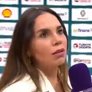 Ο Γιασικεβίτσιους ξαναχτύπησε: Άφησε «άγαλμα» τη δημοσιογράφο που πήγε να του κάνει ερώτηση (video)