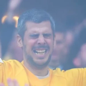 «Ούτε όταν γέννησα τα παιδιά του δεν έκλαψε»: Το επικό σχόλιο της συζύγου του πιο viral ΑΕΚτζη!