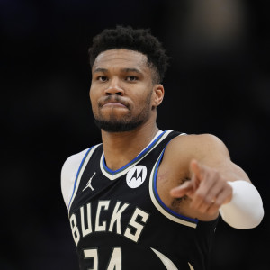 Το… ταμείο του Αντετοκούνμπο: Πόσα χρήματα έχει εισπράξει για τις 13 σεζόν του στο NBA