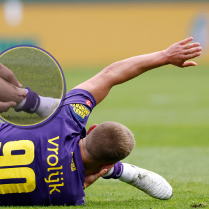 Να τι μπορεί να πάθεις αν δεν φοράς τις κατάλληλες επικαλαμίδες στο ποδόσφαιρο (video)