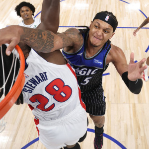 Πήραν το «θρίλερ» και... το κεφάλι στη σειρά οι Μάτζικ κόντρα στους Πίστονς